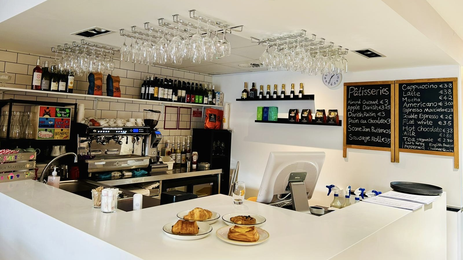 Restaurant environment image -1